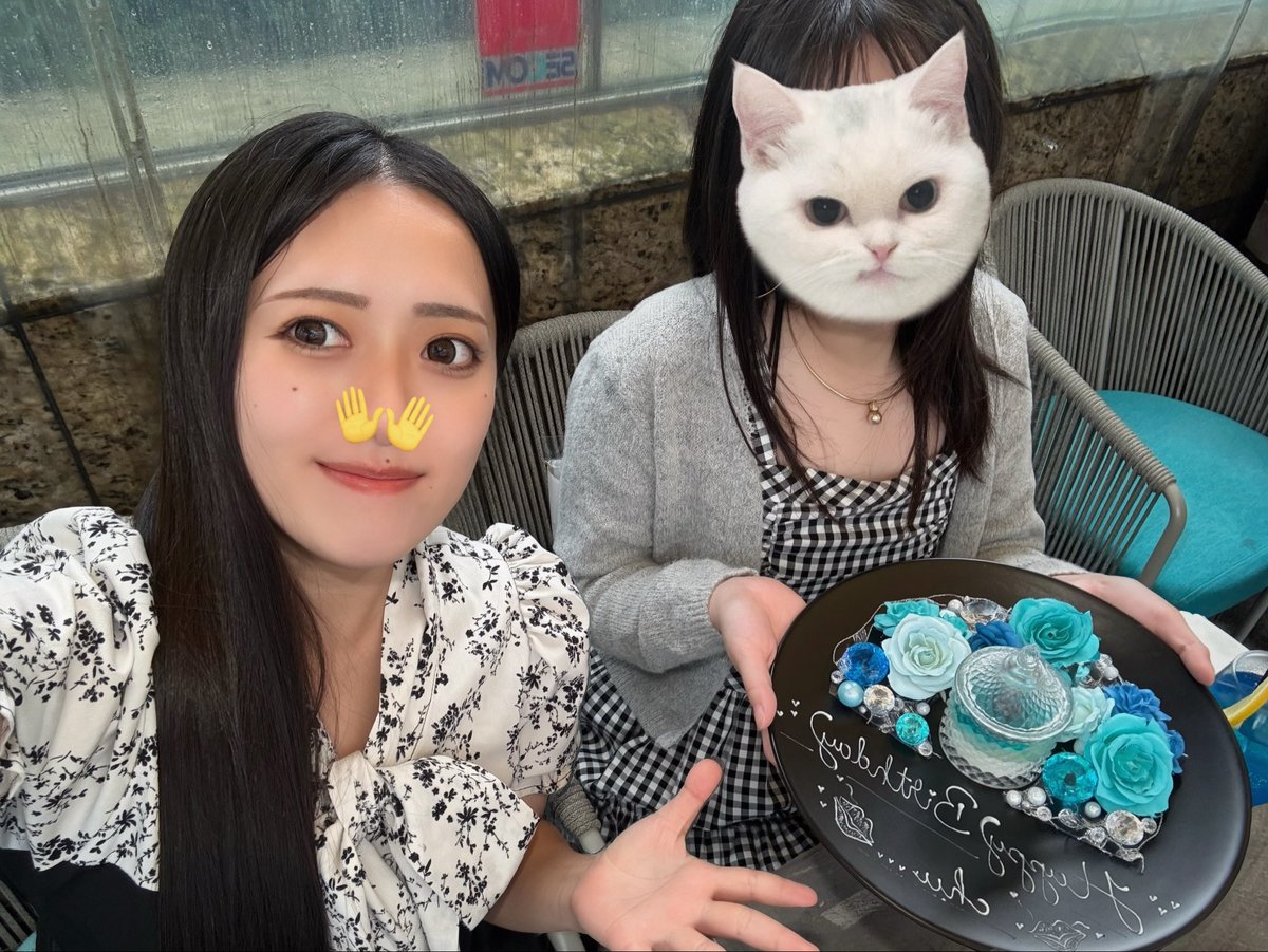 mo_chan_dayoo's tweet photo. お友達のお誕生日祝いでキレイめだった日🎂🎉🩵 https://t.co/dFY7vUDiBi