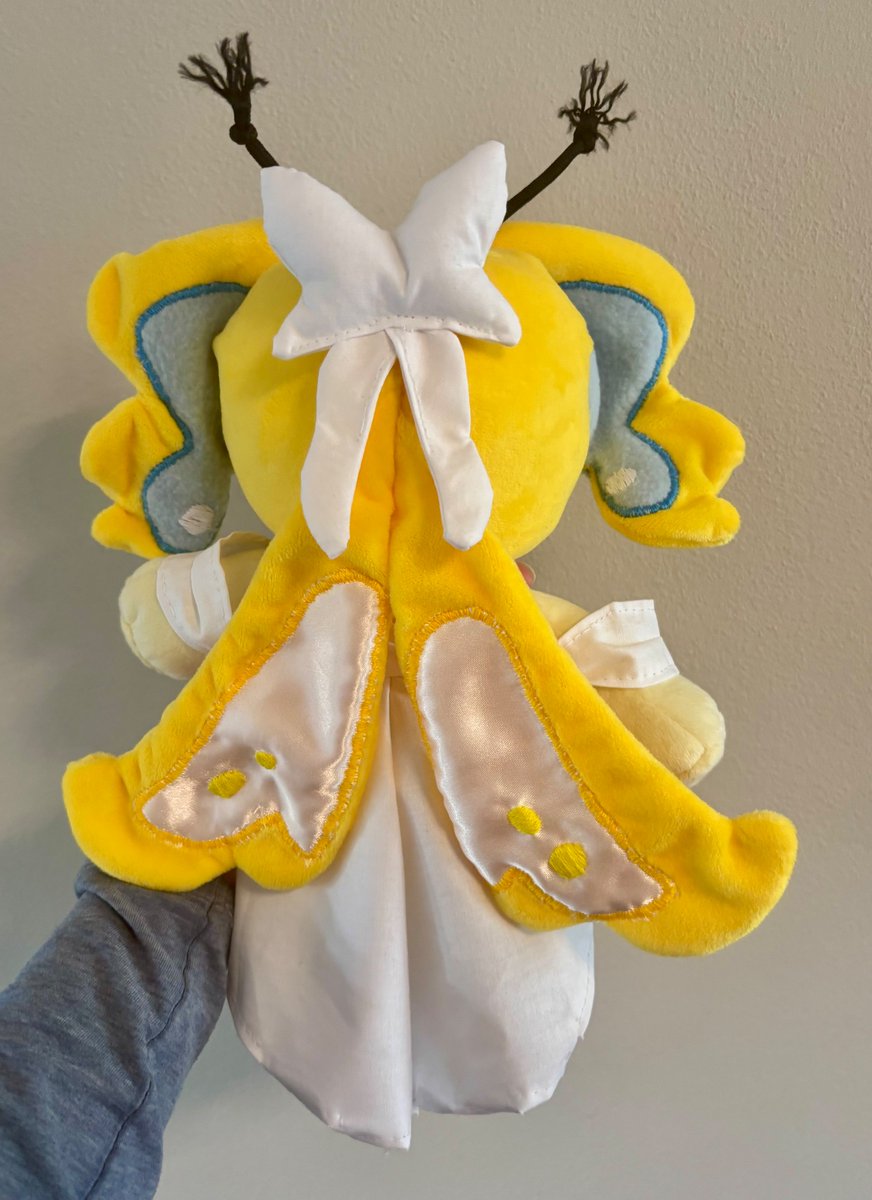 TheSparkledash's tweet photo. Just finished my Sugarfly Cookie plushie! The embroidery on her wings took SO long, but it was totally worth it!

#cookierun #cookierunkingdom https://t.co/HgGFo7ZzJZ