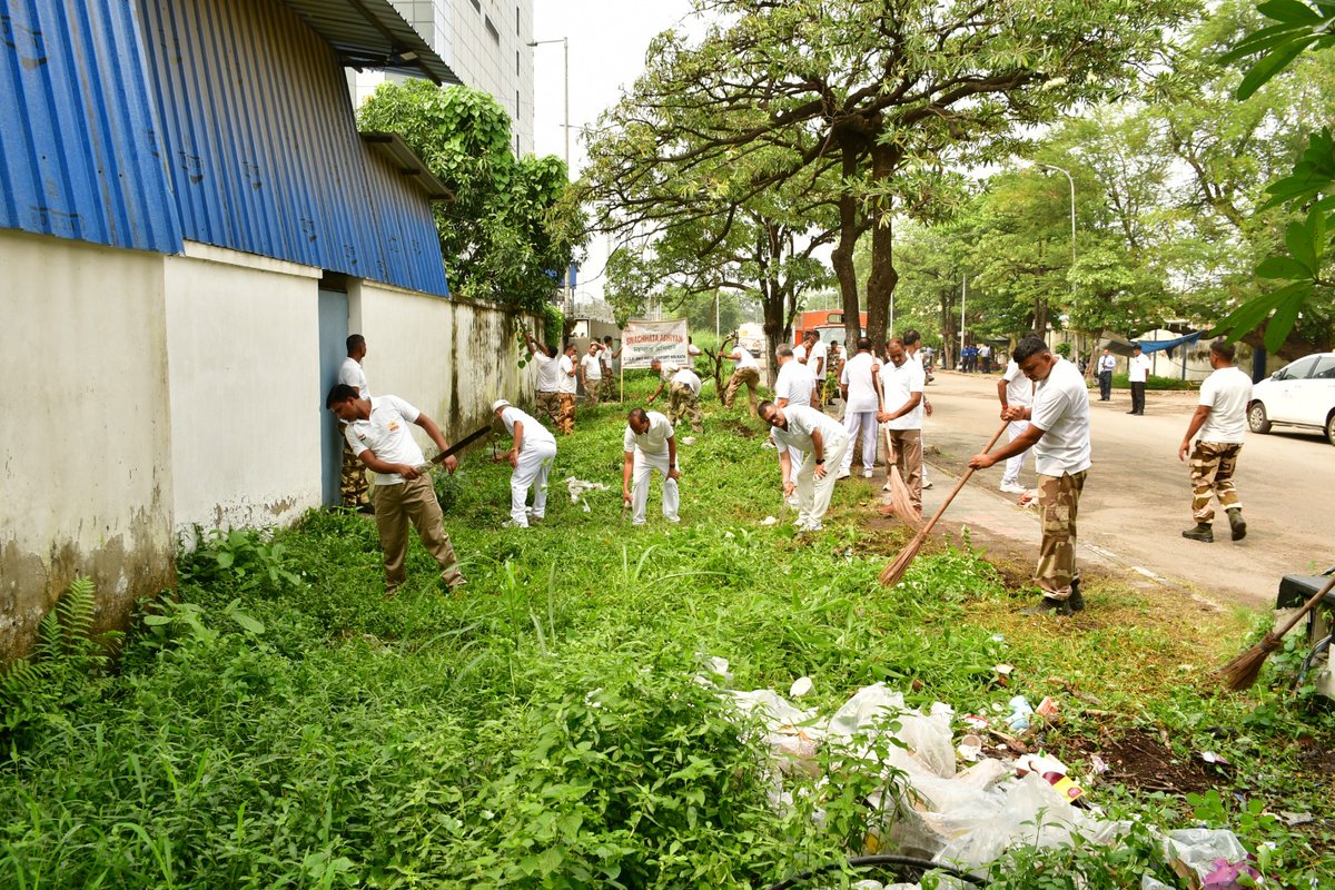 CISFHQrs's tweet photo. Swachhata to Sustainability | Special Campaign 6.0

2nd October – 31st October 2026

CISF joins the nationwide endeavour for Swachhata through cleanliness drives, awareness initiatives and active participation across its establishments.

With collective responsibility and sustained efforts, CISF personnel continue to contribute towards cleaner surroundings, healthier communities and a Swachh Bharat.

#SpecialCampaign6 #SwachhataPakhwada #SwachhBharat #SHS2026

@HMOIndia   
@MIB_India   
@SwachhBharatGov    
@swachhbharat   
@MoHUA_India   
@MoJSDDWS