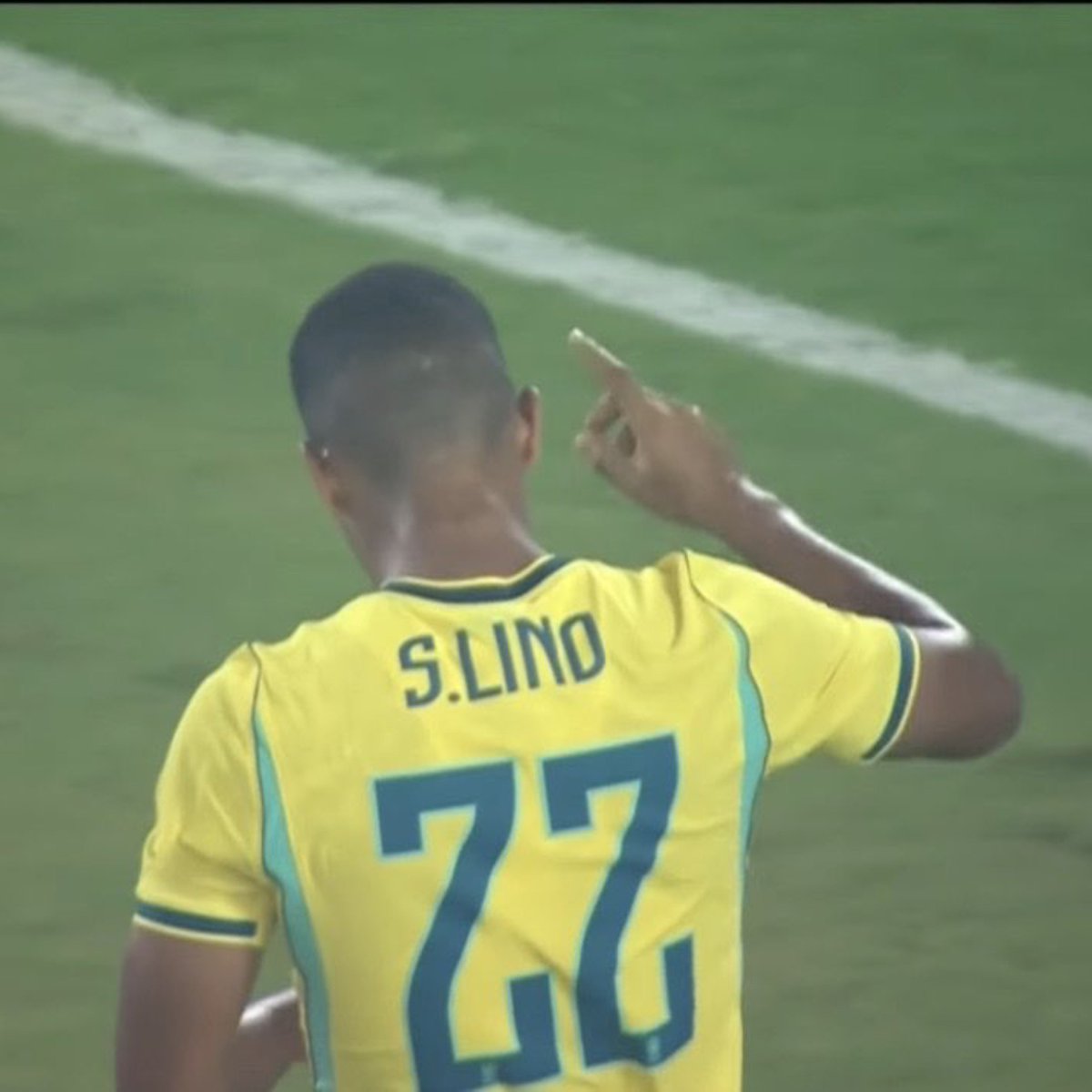 bralternativo_'s tweet photo. 🚨🇧🇷 Samuel Lino, camisa 22 da Seleção Brasileira, acaba de marcar contra a seleção da Índia durante amistoso.

O goleiro da Índia, Singh Sandhu, está usando a camisa de número 13. https://t.co/WELHnbhBmT