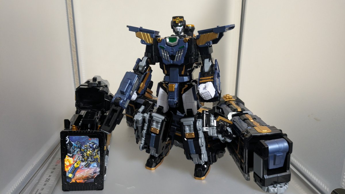 deskwing_game's tweet photo. メタルカードボットのゴーストレイン
思ったより早めに来てしまったけどガンランスと機関車と3段変形で満足度が高い
股の関節がちょっと弱いかなとは思ったけど十分十分 https://t.co/EUjX1CpFlH