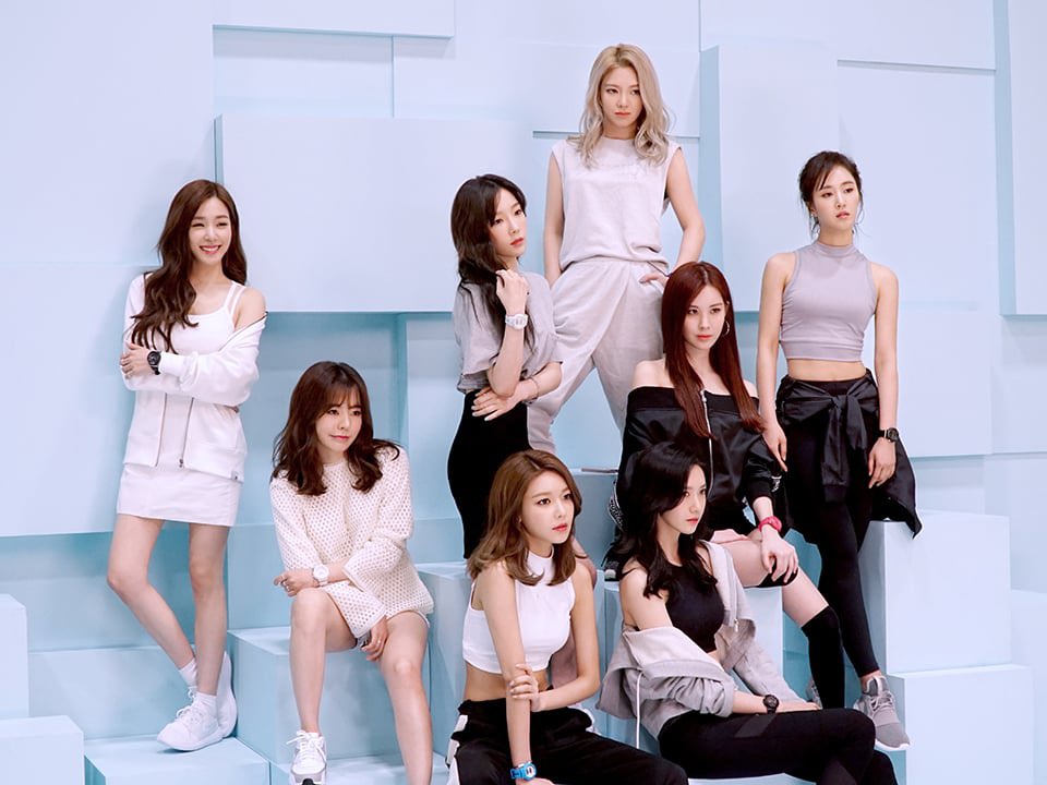 i_luv_yoong's tweet photo. 카시오 빼고 다 잘나온 소녀시대 카시오 화보..흑발 임윤아 미치셨고 얼굴보느라 시계는 보이지도않음 https://t.co/yRmyXEcxd3