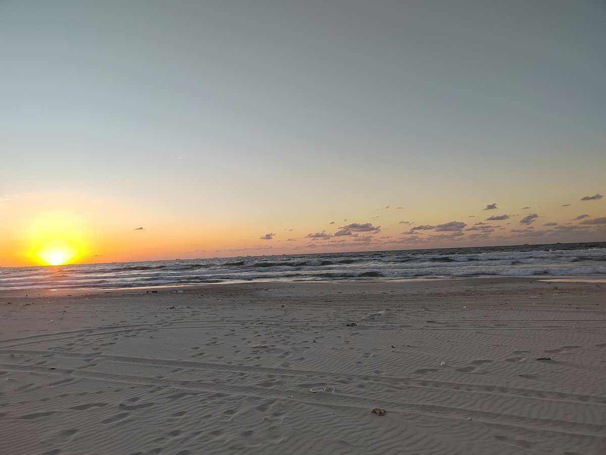dramgaber's tweet photo. #SunsetMood https://t.co/pHAvxtyic0