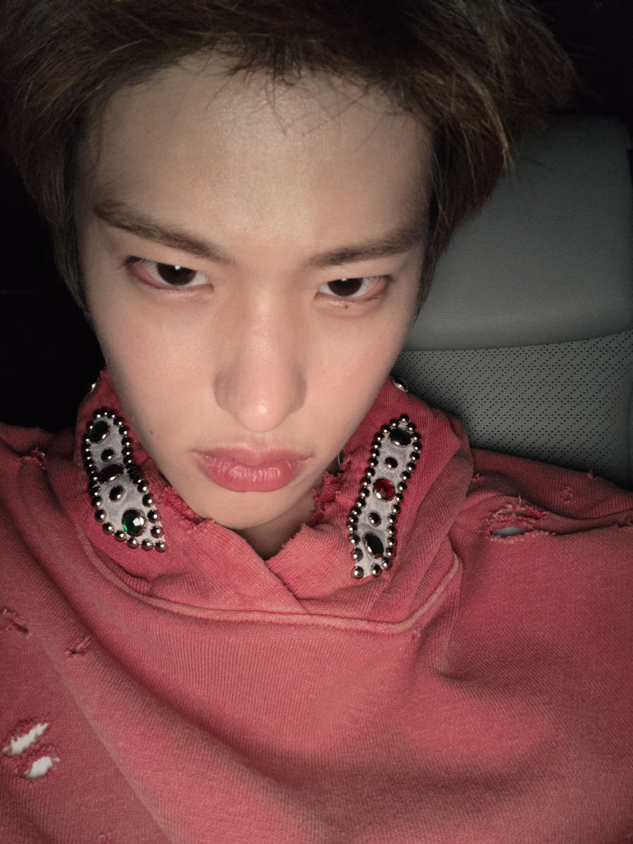binniebns's tweet photo. กินข้าวแล้วค้าบกับโตรี                    😠 https://t.co/J4TMOZsNvk