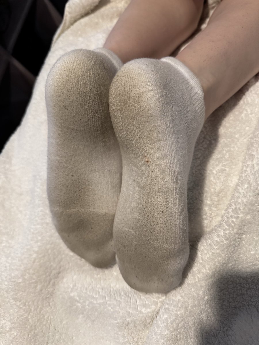 Sinninginsocks's tweet photo. What do you think they smell like?

#smellysocks #sockfetish #sockworship #footfetısh https://t.co/QiB5AYrHd0