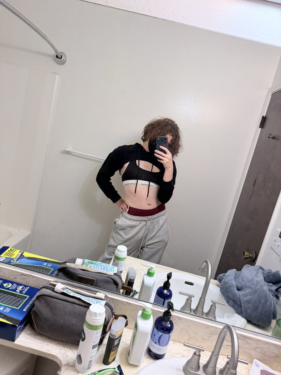 RevanTheReaper's tweet photo. was feeling hot in the mirror :3 anyone want to figure out #femboy taste >\\\< https://t.co/pyqtnKNGNS