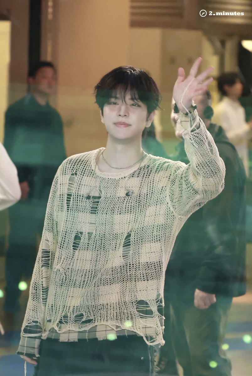 minnieverse0's tweet photo. seungmin looks SO good with heavy blush makeup.. they seriously need to do this makeup look on him more often istg https://t.co/3lKUVPXEne