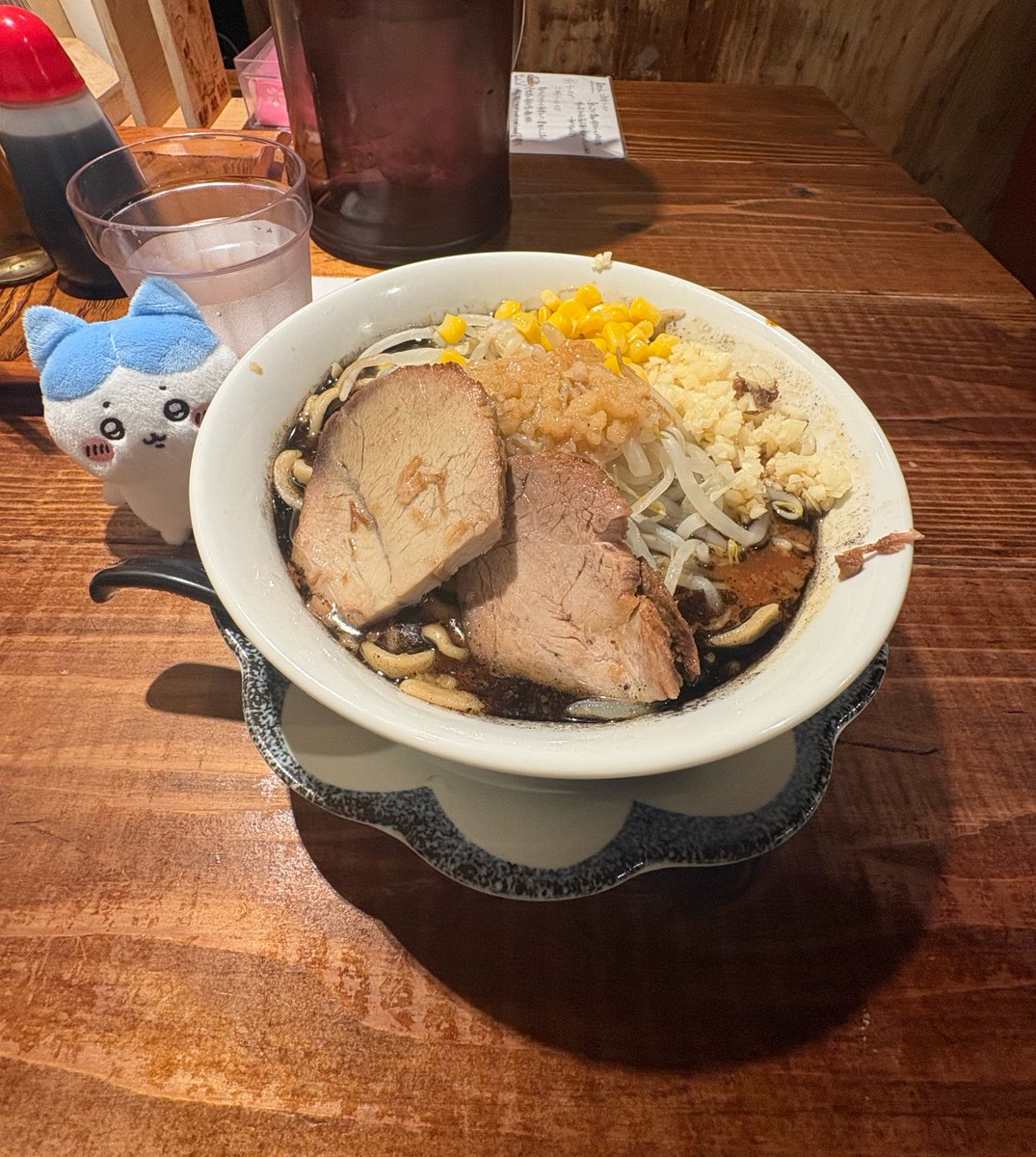 Night01_9's tweet photo. ハチワレと二郎🍜🍜🍜🍜 https://t.co/b7Hh3uwA5y