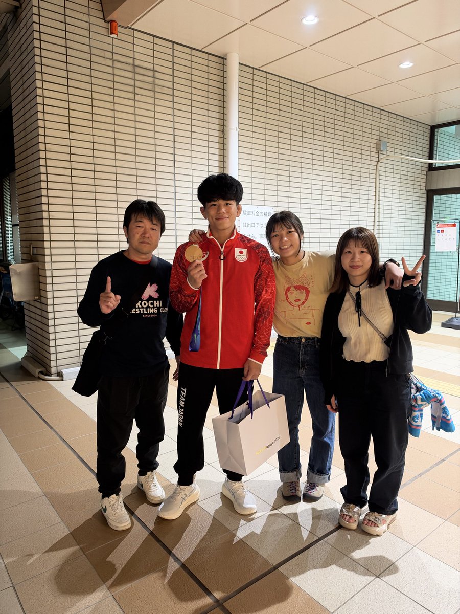 tuuuu__uuchan's tweet photo. レスリングアジア大会。改めてレスリングのおもしろさに気づかされました。そして日本で国際大会をする凄さを実感！！！きたくてもチケット取れず来れなかった方もいるので、ぜひまたやってほしいー！未来の子どもたちのためにも！！🤼‍♀️✨
みんなおめでとうー！お疲れ様ー！ https://t.co/ORVH8fI4JD