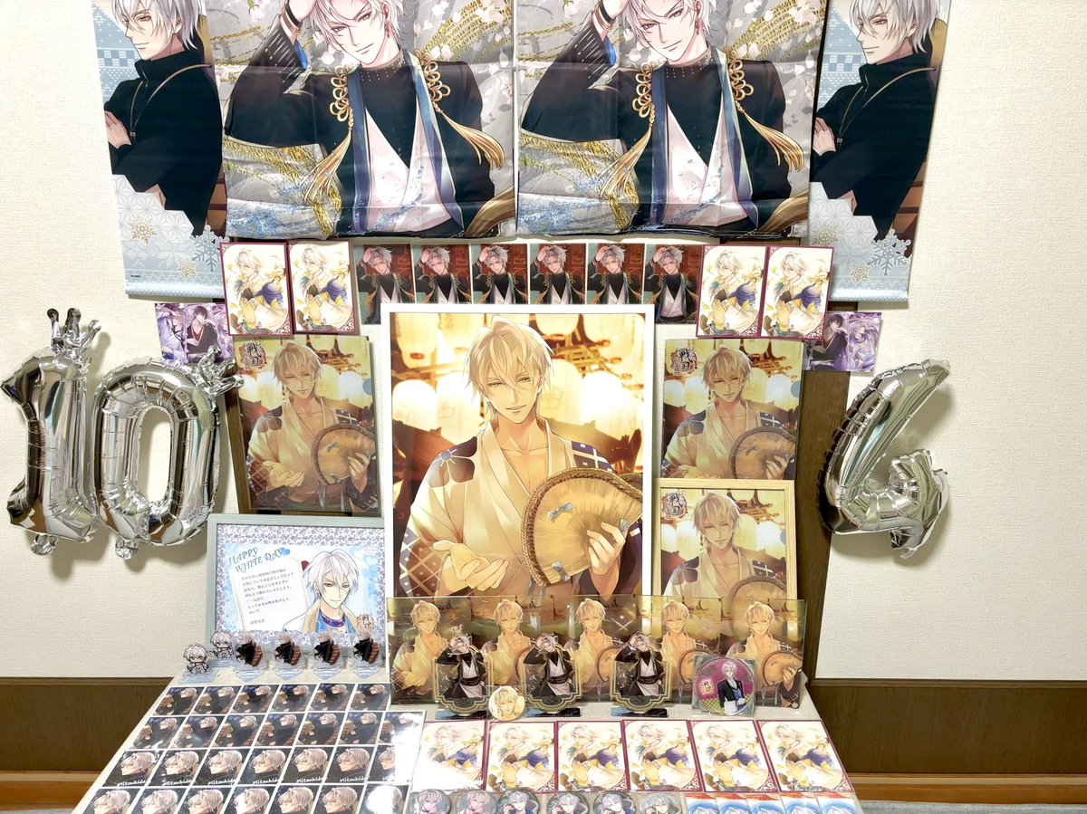 himari_10252's tweet photo. グッズ量の都合もあって、去年の祭壇からは気に入ってるグッズは入れつつも基本その前の年の祭壇に使ったグッズ以外を使って祭壇組むようにしたけど、絶対毎年使うと決めてるのがこの福知山の光秀さんポスター🦊
これは抽選で当たった唯一無二のものなので…そしてこのスチルが好きすぎるので https://t.co/cgVPCOOeLw