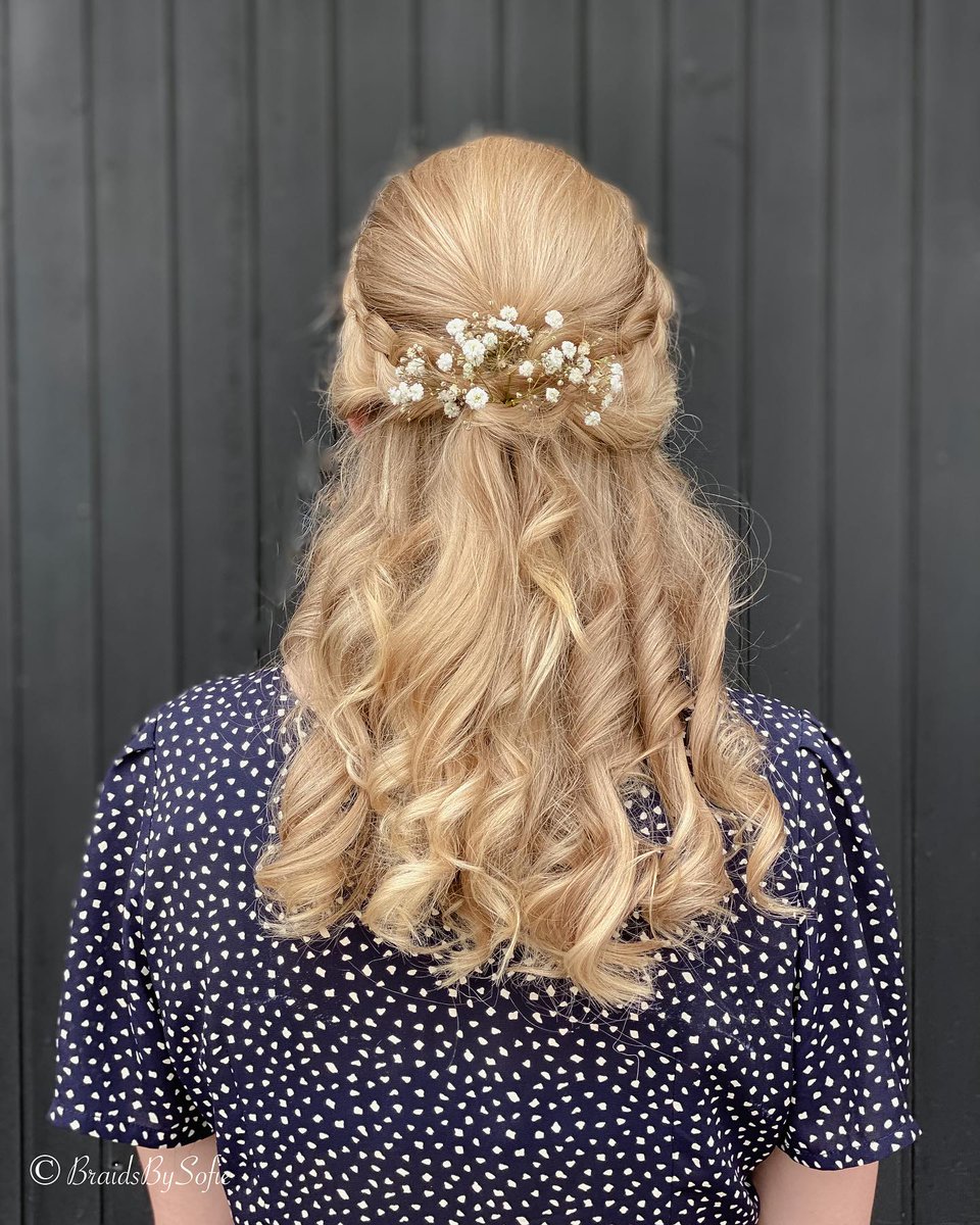 kinho_sa's tweet photo. #bridemaidshair #halfuphalfdownhairstyle #halfuphalfdown #braidstyles #curls #hairstyle #weddinghair #weddinghairstyles #hääkampaus #juhlakampaus #kampaus #puoliksiauki #puoliksiaukikampaus #lettikampaus #festfrisyr #bröllopshår #bröllopsfrisyr https://t.co/WliyXsOiXC