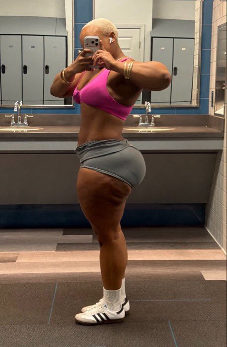 KnotyQueenx tweet picture