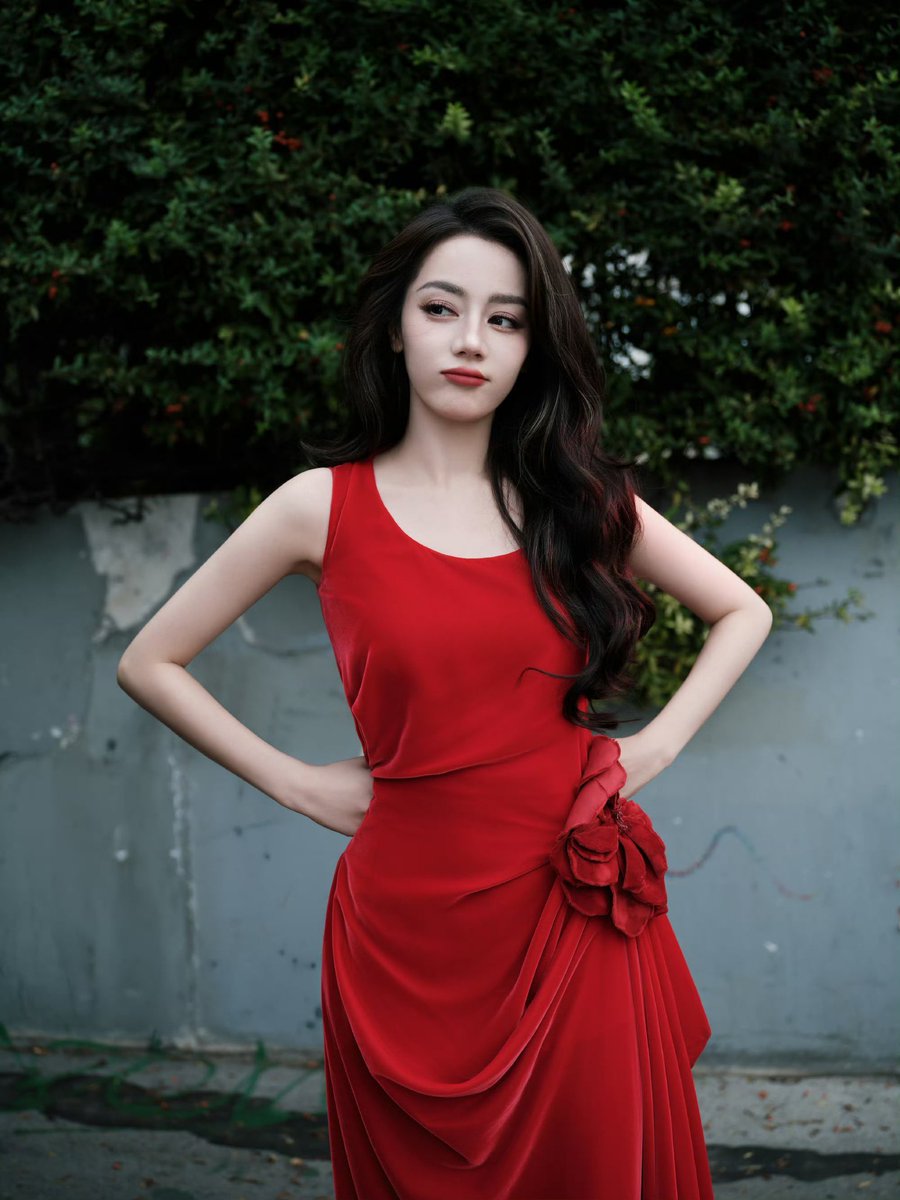 phoenixwm0's tweet photo. This beauty is the kind that would have sparked wars in past ages!!! 

DILRABA DAZZLES DIORSS27

#Dilraba #DilrabaxDiorSummerSS27 #DiorSummer27 @Dior https://t.co/nShzK4p5YC