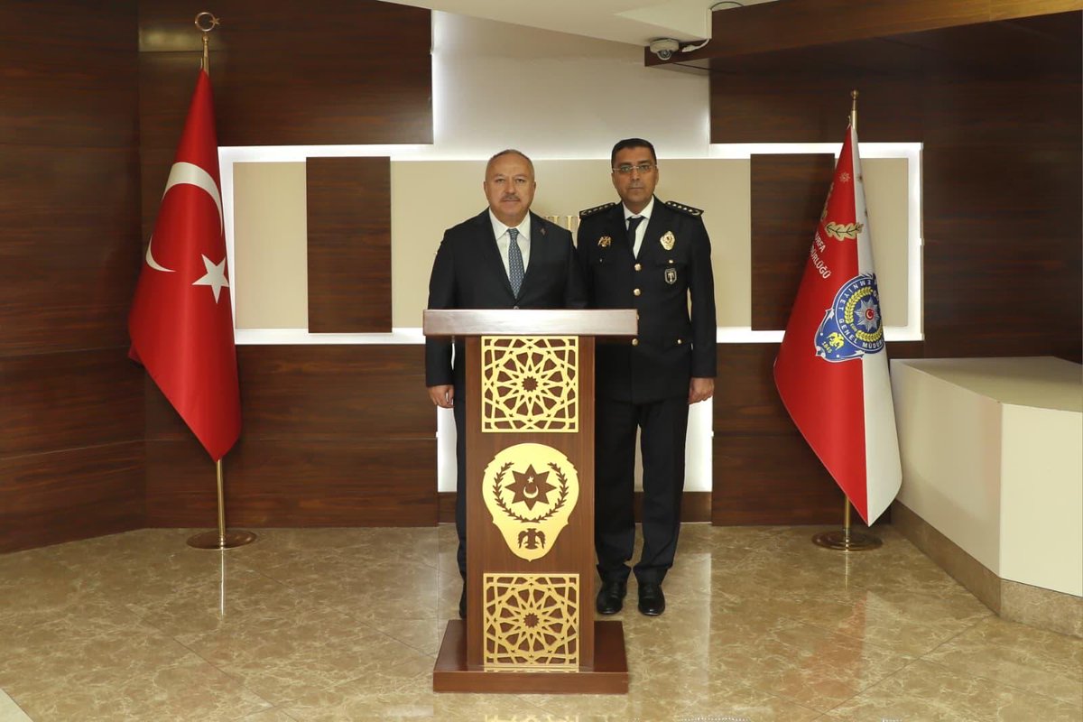 EmniyetGM's tweet photo. Emniyet Genel Müdürümüz Sayın Ali Fidan, Şanlıurfa Emniyet Müdürlüğümüzü ziyaret ederek yürütülen çalışmalara ve gerçekleştirilen faaliyetlere ilişkin değerlendirme toplantısı gerçekleştirdi.

Sayın Genel Müdürümüz, Şanlıurfa Emniyet Müdürlüğümüz bünyesinde görev yapan kahraman personelimizle bir araya gelerek kendilerine görevlerinde kolaylıklar ve muvaffakiyetler diledi.