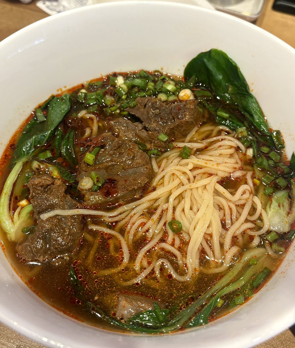 Eun_yumyum's tweet photo. 딸내미랑 친구랑 치이카와랑~🥰
우육면과 마파두부면🍜 https://t.co/qnSshR43cZ