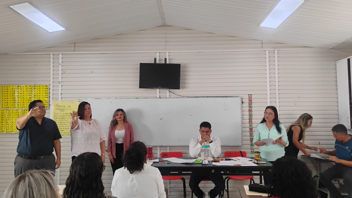 SNTE21's tweet photo. de la #DII192 de Secundarias Generales.
Siendo electos de manera democrática como Secretarios Generales las y los Profesores Jazmín Ivone Mejía Ramos; Nidia Corina Padilla Morales; Omar de Jesús Martínez Mejía; Raymundo Sánchez Sandoval; Yahir de la Cruz Aburto; https://t.co/IM2RyruD7e