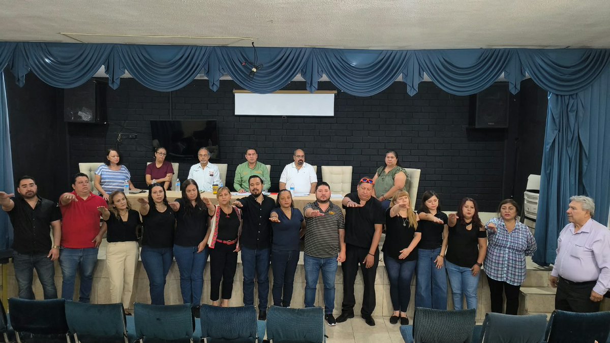 SNTE21's tweet photo. de la #DII192 de Secundarias Generales.
Siendo electos de manera democrática como Secretarios Generales las y los Profesores Jazmín Ivone Mejía Ramos; Nidia Corina Padilla Morales; Omar de Jesús Martínez Mejía; Raymundo Sánchez Sandoval; Yahir de la Cruz Aburto; https://t.co/IM2RyruD7e