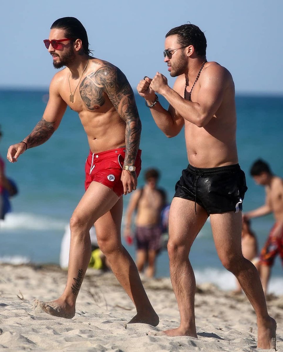CrimsonHea4rt's tweet photo. Maluma and prince Roy take a swim shirtless on the beach in Miami 🌈 https://t.co/szD0Yq3uda