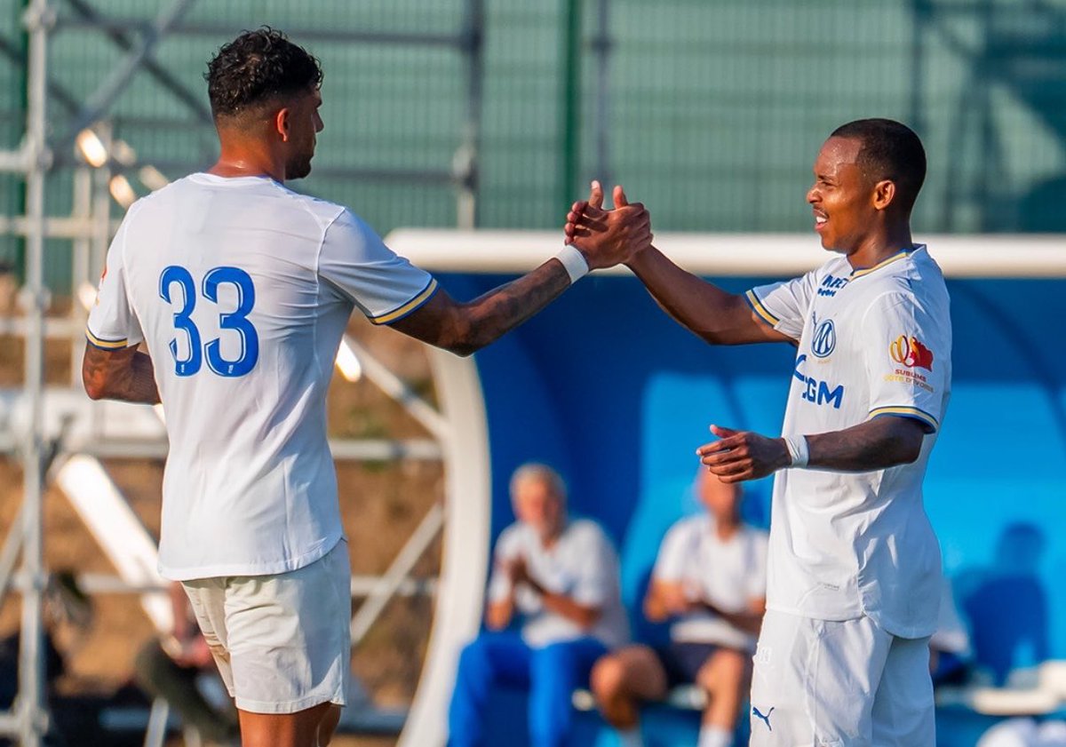 champ1om's tweet photo. 🚨La composition de l’OM pour affronter Montpellier en amical : 

                     De Lange 
Garcia - Meïté - Koum - Emerson 
               Nnadi - Kamissoko
                        Gomes 
  Abdallah - Maupay - Paixão 

Toujours 0-0 à la pause ! (@champ1om) https://t.co/ErrxSQGmul
