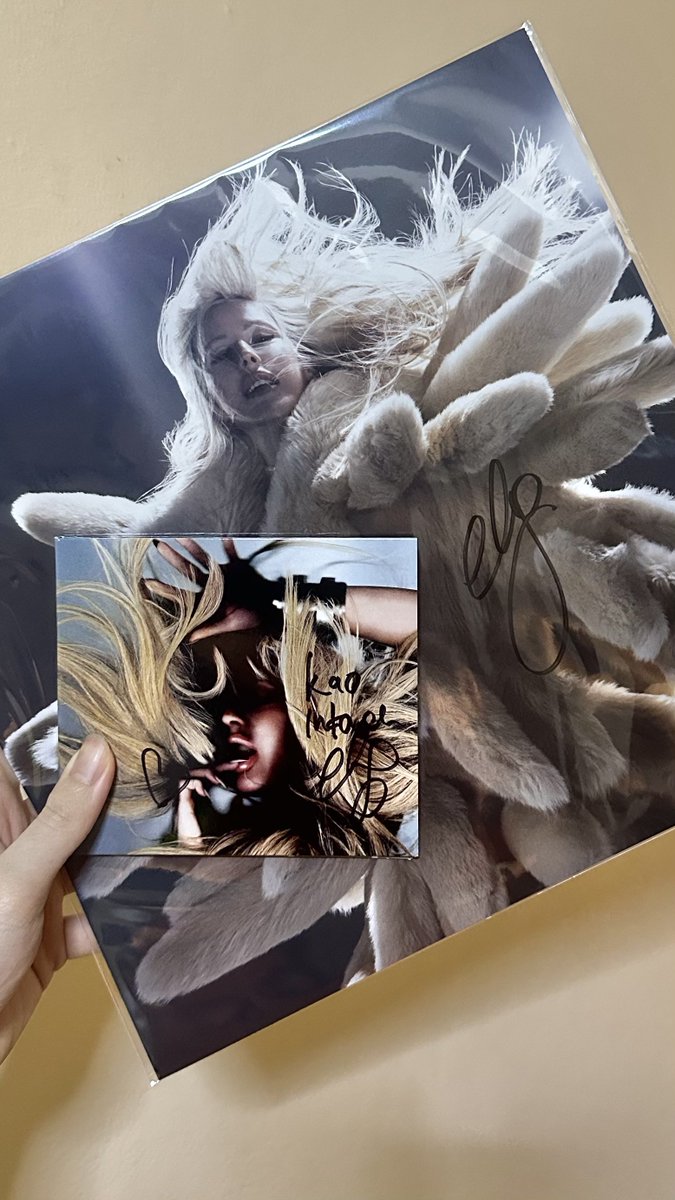 kao_intouch's tweet photo. the heart 🩵🥺 @elliegoulding #iknowtoomuch https://t.co/Tri46LgeHZ