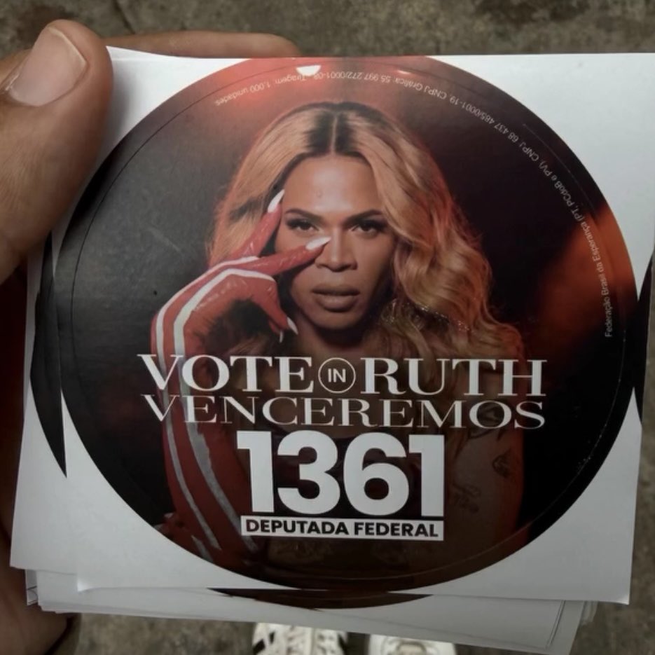 acervoruth's tweet photo. juro a ruth venceremos não cansa de lançar os melhores adesivos do df preciso desse urgente!!! https://t.co/eCH2brwQx8