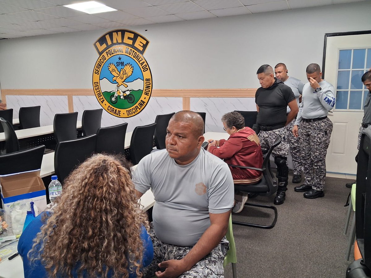 policiadepanama's tweet photo. #LINCES | En el marco del Mes de la Cinta Rosada y Celeste, desarrollamos una jornada de pruebas de PSA en la SPM Lince San Antonio, dirigida a 31 unidades promoviendo el cuidado de la salud y el bienestar de las unidades policiales. #DiosYPatria https://t.co/zn24TFsinh