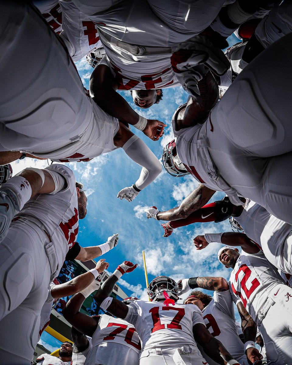 AlabamaFTBL's tweet photo. ONE. ✊ https://t.co/E1osVKIZhg