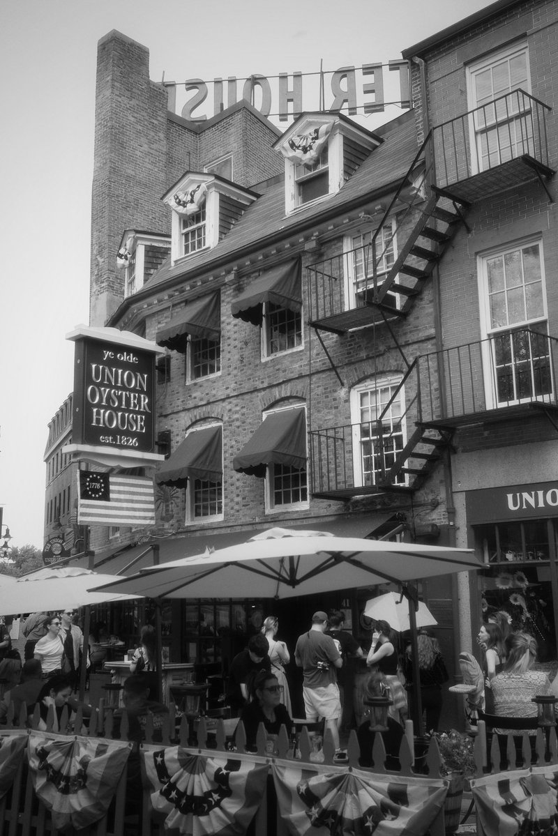 PaddyDontSurf's tweet photo. Ye olde Union Oyster House 🦪 https://t.co/CbQ1UQZFv2