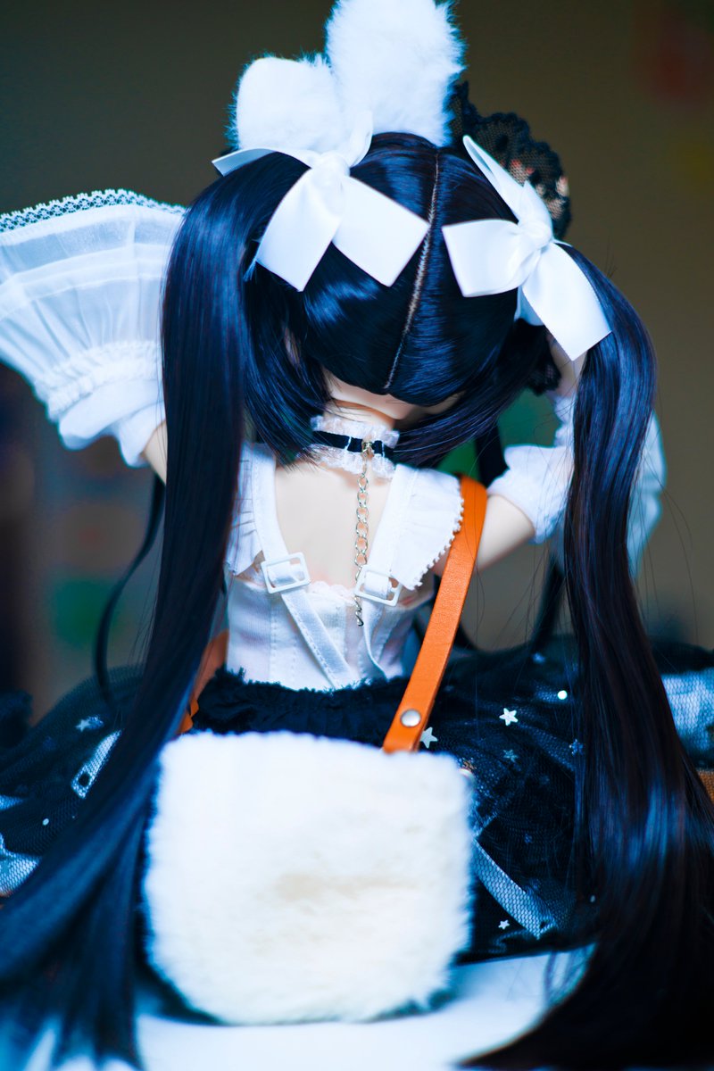 merriespdoll's tweet photo. 今日DOLKさんには鞄を見に行ったんだけど、ついついMSDollさんの黒ツインテを買ってしまった
本当は青系の黒髪が良かったけどこれは赤系の黒髪ですね。（写真は青を強く出してます）
でも黒髪ツインテはアカメジトメカワイサマシマシで出したいからしばらくお蔵入りです
いやめっちゃかわいいけど https://t.co/WkmVmPqe2D