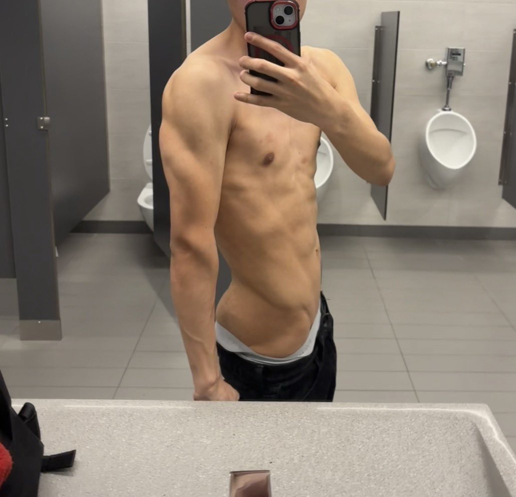 gh333ulz's tweet photo. gym locker room be smelling like pussy😪

#chi #fyp #mlm #mutuals https://t.co/FYFLXHiv0m