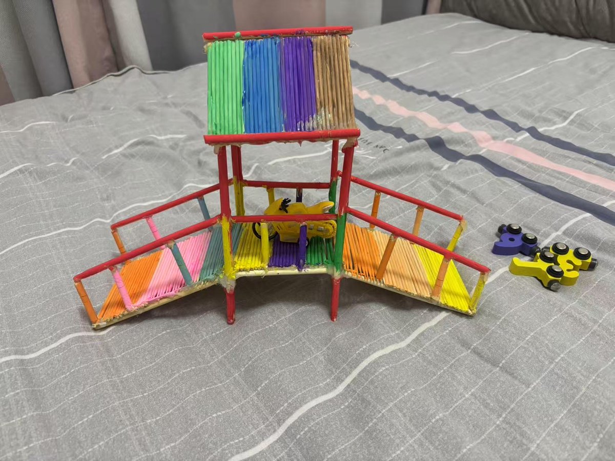ElizabethBfv's tweet photo. Divertida tarde de manualidades con mi pequeo! Construimos un barco de cartón y soamos con navegar por el mar. https://t.co/VpgZ83n0Yh