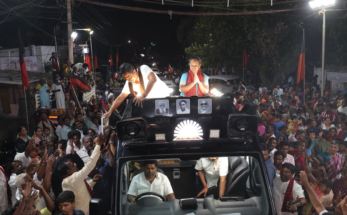 Udhaystalin's tweet photo. தமிழ்நாட்டின் வளர்ச்சிப் பயணத்திற்குத் தடையாக உருவெடுத்துள்ள dummy ஆட்சியாளர்களுக்கு தரமான பதிலடியை இடைத்தேர்தலில் கொடுக்க வேண்டியது அவசியம் என்பதை எடுத்துக்கூறி தாராபுரம் தொகுதி இடைத்தேர்தலுக்கான நம்முடைய கழக வேட்பாளர் சகோதரி சுகன்யா அவர்களுக்கு வடதாரை பகுதியில் வாக்குச் சேகரித்தோம்.

@KN_NEHRU @mp_saminathan @V_Senthilbalaji @dmkpadhu @keprakashdmk @pssrinivasandmk #INBARAGU @C_ANAND_KUMAR