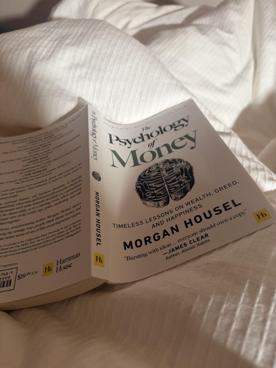 Aanli925c's tweet photo. Weekend tradition: staying in with a good book is an absolute must. 📖☕️ https://t.co/xiy5spyjS2