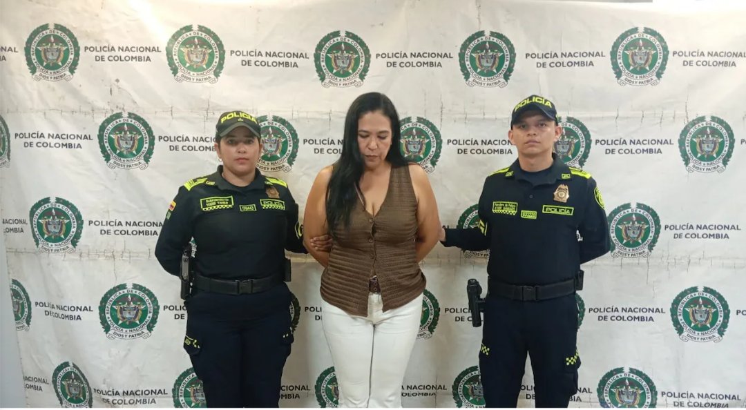 Robert140761's tweet photo. Por qué cuando capturan a una persona y toman la foto para la prensa, por qué toman del brazo al capturado? Alguien que me diga https://t.co/DraeRky7fQ