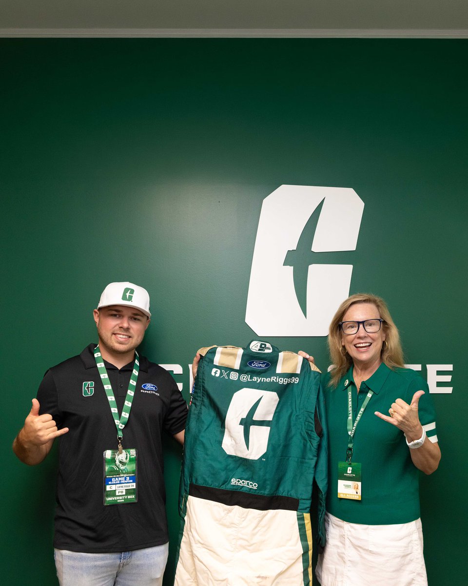 unccharlotte's tweet photo. Shoutout to #49erAlum @LayneRiggs99 for spending pregame with Niner Nation! 🔥🤙

#NinerNationWeek https://t.co/jKqbTFCp3F