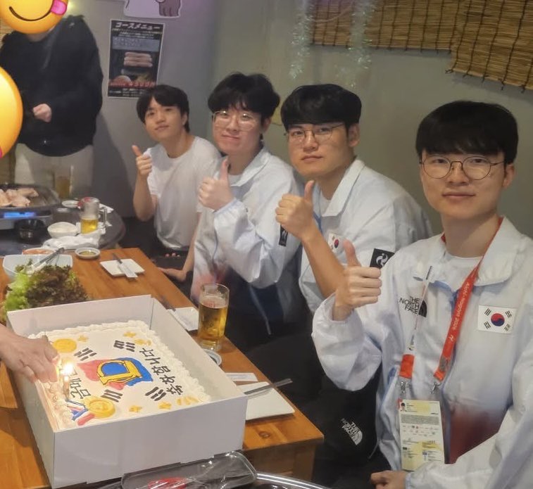 maeng_goo_stone's tweet photo. 국대 회식 사진

https://t.co/JuY4kTvVlP https://t.co/1oJ4PyiHpD