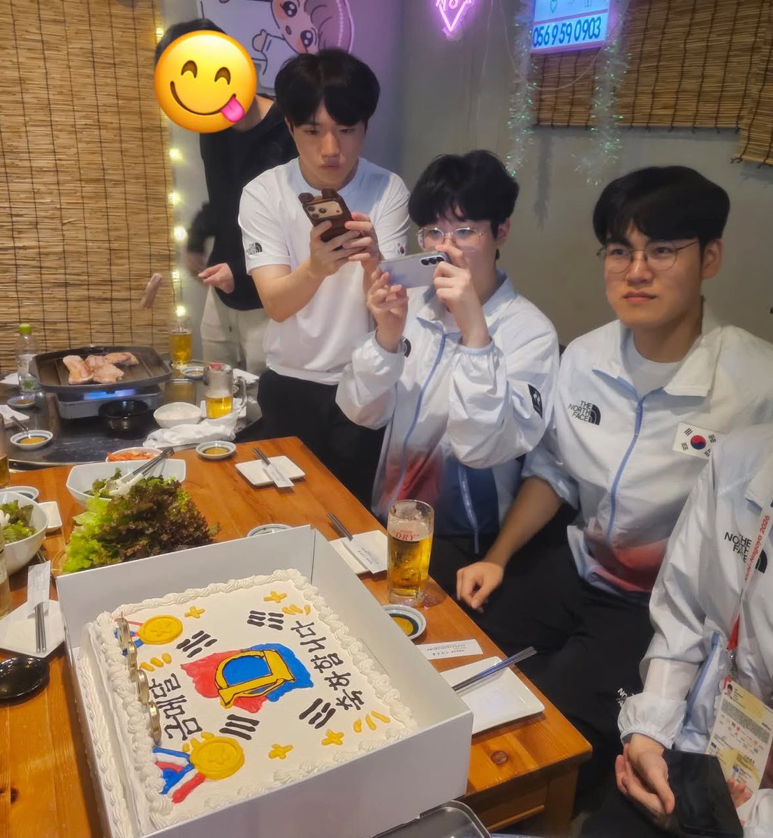 maeng_goo_stone's tweet photo. 국대 회식 사진

https://t.co/JuY4kTvVlP https://t.co/1oJ4PyiHpD