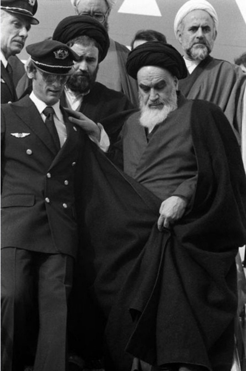 ShiranFree's tweet photo. #فوری 
کارخونه کمک رسانی!به ایران داره #خمینی میسازه
#نسرین_ستوده  بچه حرف گوش کن بود و برا حمله نظامی به ایران فعال بود(با کلمات فریبنده دخالت دوستانه و بشر دوستانه!) نباید جایزه می گرفت؟!عکسش زدن تو خیابوناشون
@Peyman_Aref
@arminarefi
@Manzarpour 
@VOAfarsi 
@bbcpersian 
۴تصویر https://t.co/UOrbDFBenS