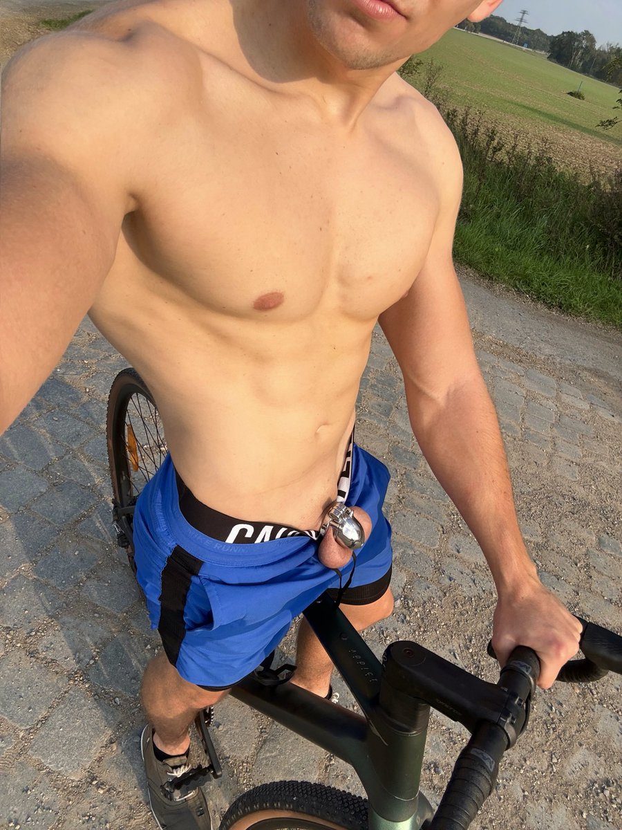 TheLockedBull's tweet photo. Locktober - Day 3
Perfect weather for a locked bike ride. Every jolt from the ground reminded me that I’m locked. 🔒 
Who wants to touch my sweaty chest? https://t.co/GZqdhXXn4A