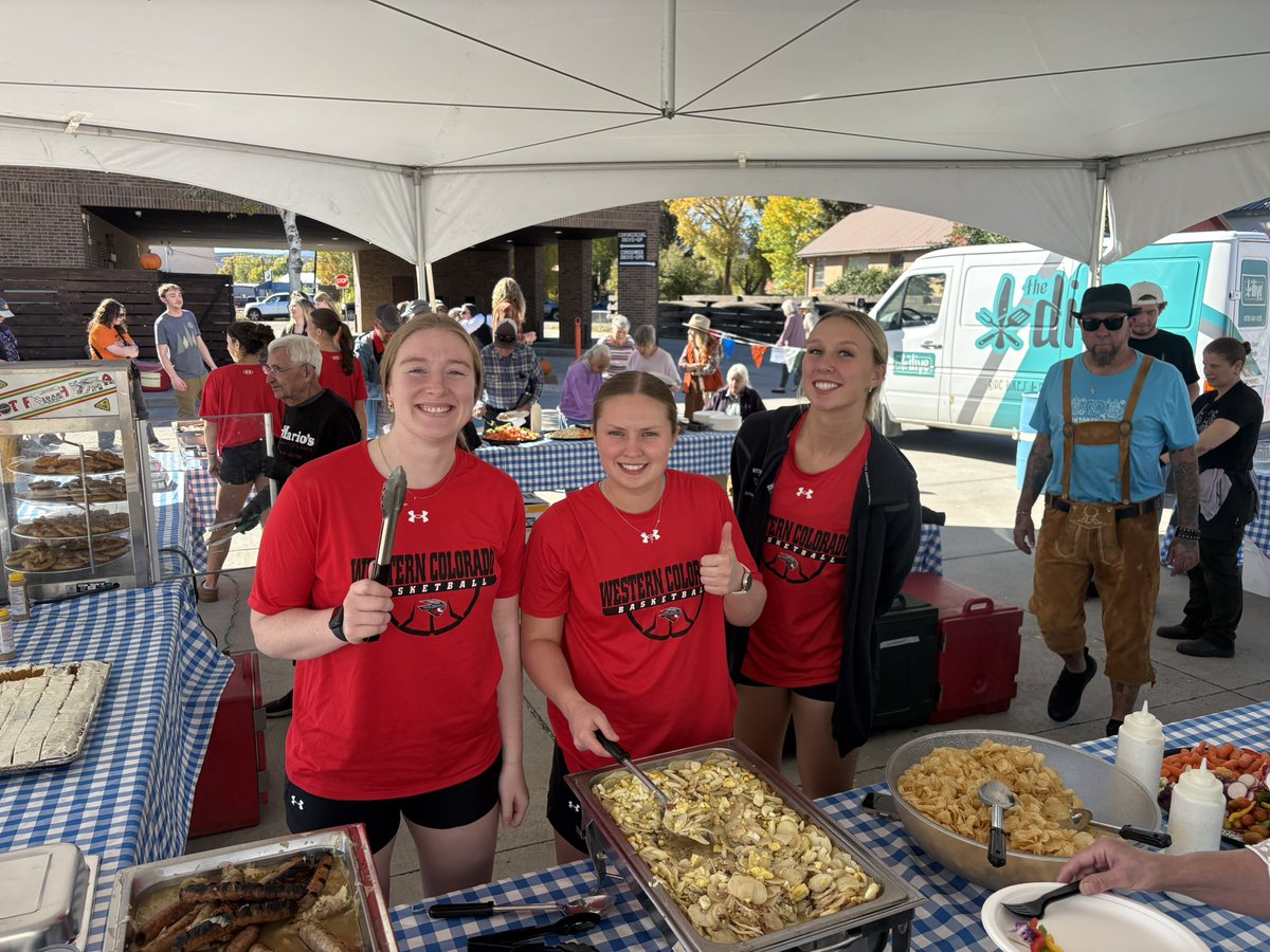 westerncowbb's tweet photo. Our team loved helping out at Oktoberfest! 🤍 So grateful to be part of it and make some fun memories along the way! 🎡✨ https://t.co/wiEcsrsYkc