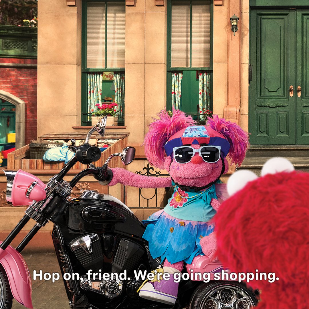 sesamestreet's tweet photo. Please pick us up something pink! 💕 https://t.co/PauQAOzgqG