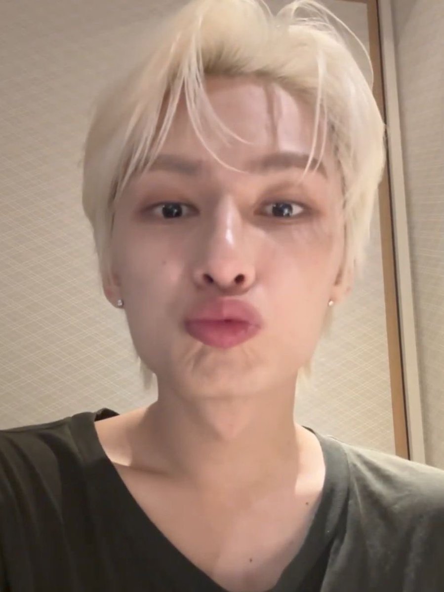 jakerikikim's tweet photo. никогда не общайтесь с ним по звонку https://t.co/y5ej72fbll