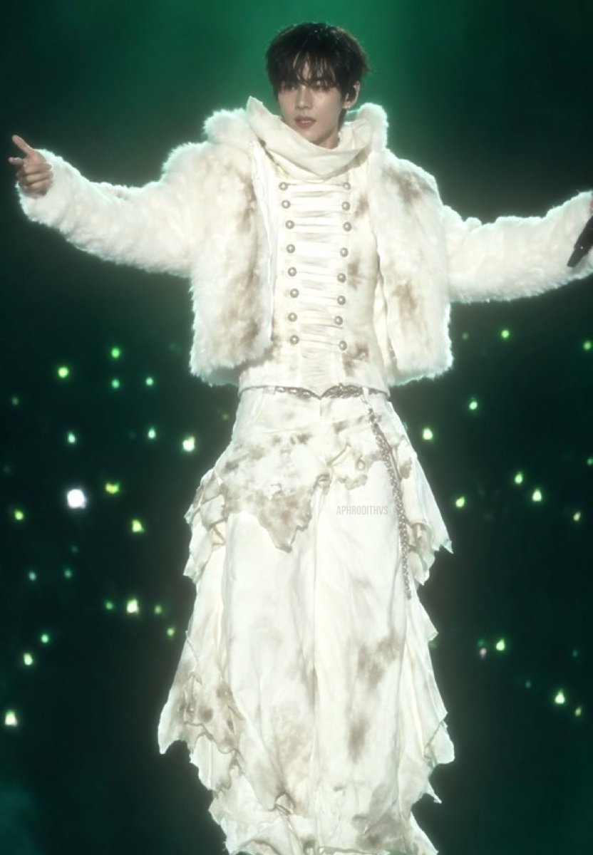 aphrodithvs's tweet photo. taehyung is an ethereal divine angel 🪽 https://t.co/g5KH5P4BkZ