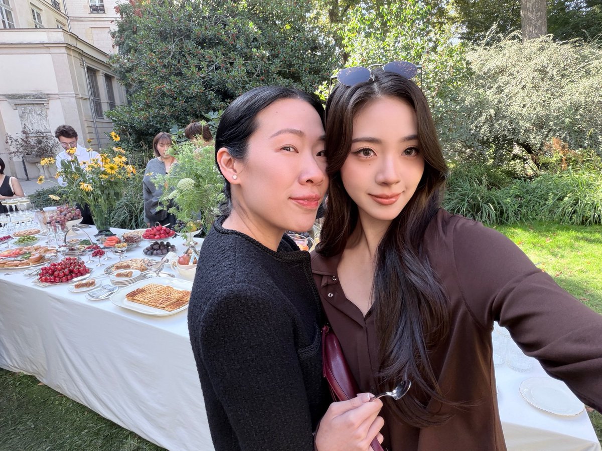 spillthe_t3a's tweet photo. พบน้องบุ๊คและแม่ยุ้ย 🔍👀✨️

BOOK X CELINE PFW27
#BookKasidet
#Celine #CelineEte2027
#MichaelRider #Kasibook https://t.co/DjxxVmOPPq