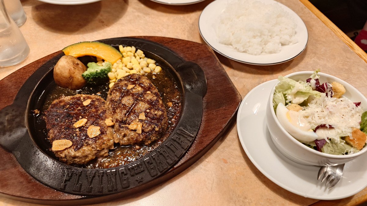hirohiroyomi's tweet photo. フライングガーデンの爆弾ハンバーグ😋 https://t.co/bHTTIIGOdn