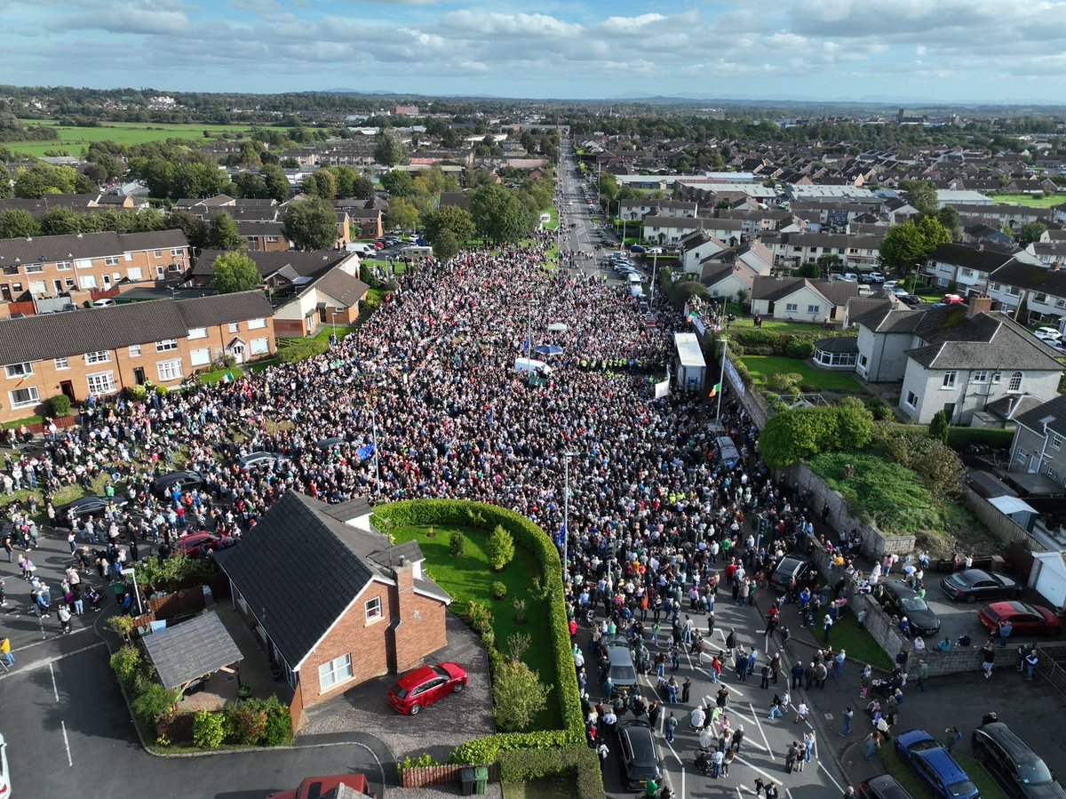 johnfinucane's tweet photo. Thousands on the Garvaghy Road standing squarely behind this community.

There can be no orange march down the Garvaghy Road.

No going back! https://t.co/S7QS62toe6