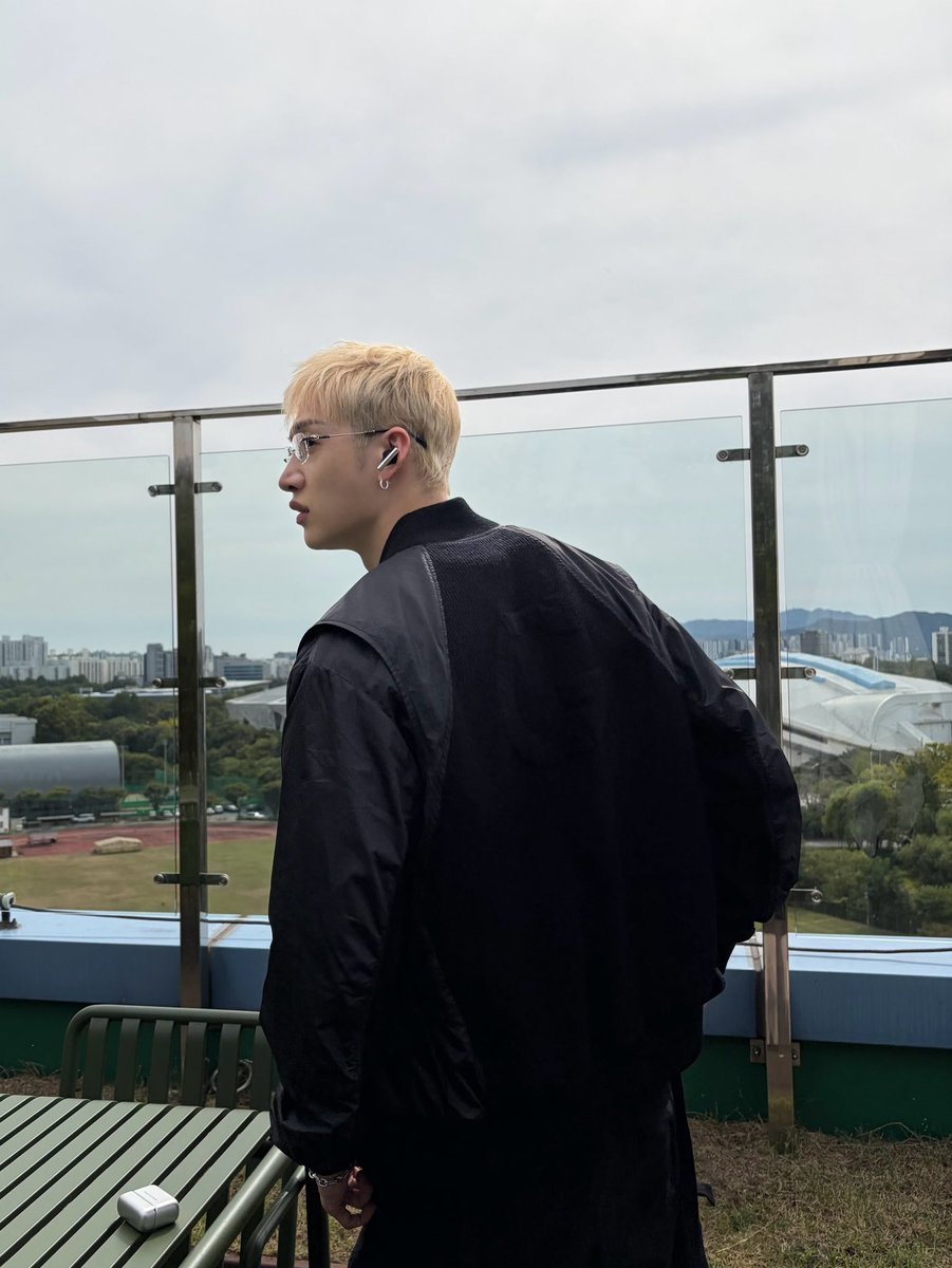 StarlightGnab's tweet photo. Bang Chan (𝘨𝘯𝘢𝘣𝘯𝘢𝘩𝘤) Instagram post 📸 

"👓
#STAY #BirthdayBoi" https://t.co/I7e1zgvxra