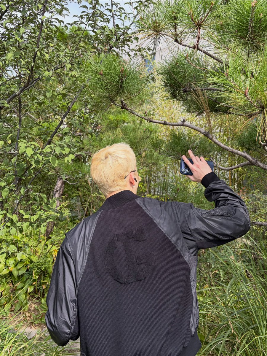StarlightGnab's tweet photo. Bang Chan (𝘨𝘯𝘢𝘣𝘯𝘢𝘩𝘤) Instagram post 📸 

"👓
#STAY #BirthdayBoi" https://t.co/I7e1zgvxra
