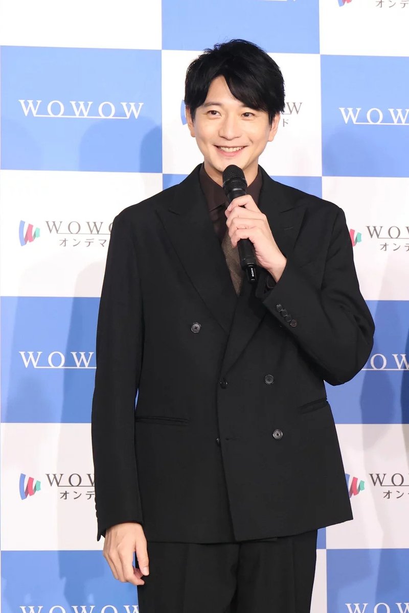 oshiraku's tweet photo. 💡推し楽 ピックアップ🔍

＼本日スタート📺／
#向井理 さん主演「連続ドラマW MR -医薬情報担当者-」の記事をプレイバック✨️

#正門良規 さんインタビュー👉https://t.co/DWAz0BETTa
完成報告会👉https://t.co/AIOZ47dAVM

正門さんが特に注目してほしいシーンとは？💙

#MR医薬情報担当者 https://t.co/AlfWxDXjtt