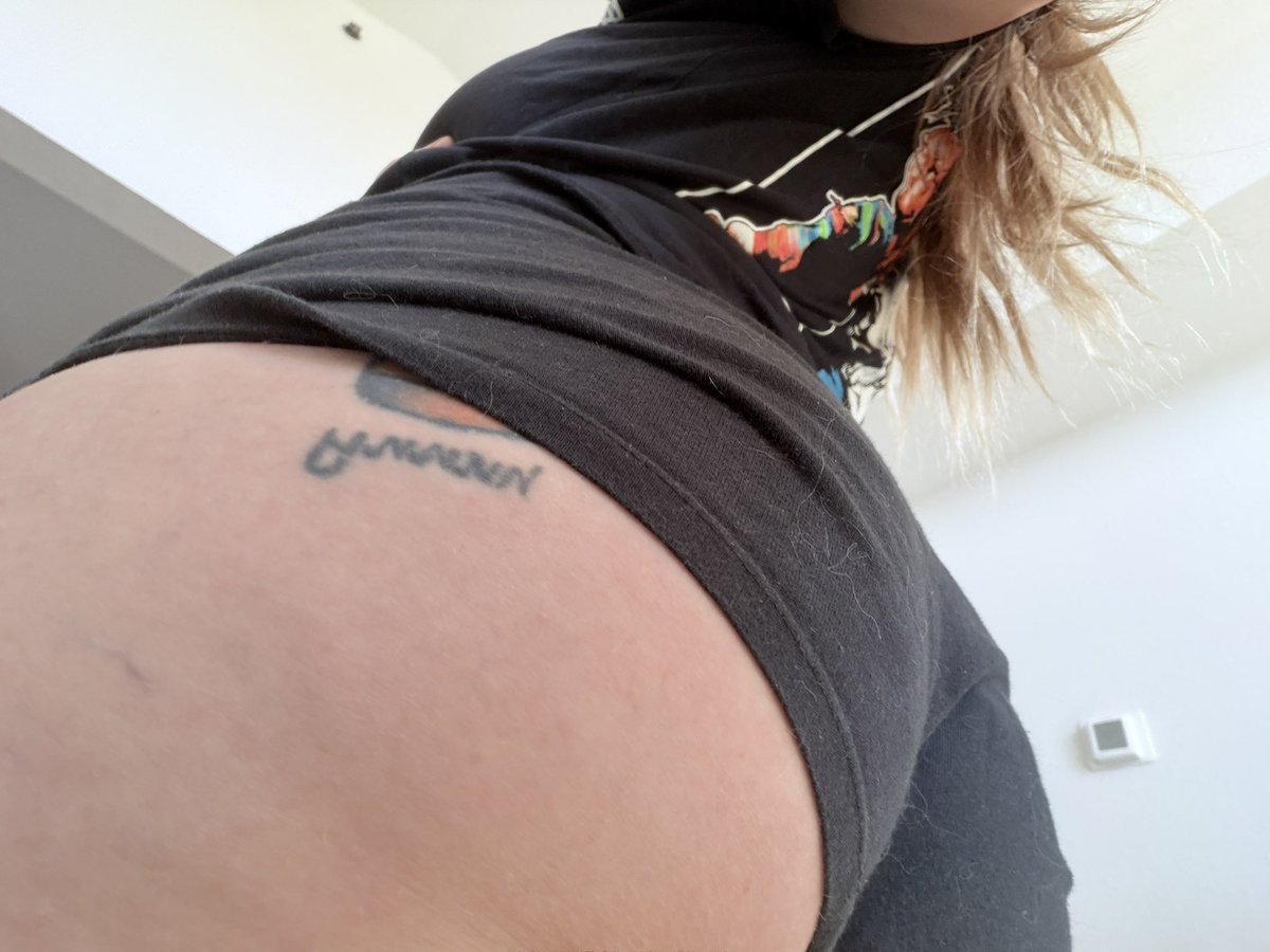 TheBasicHoodini's tweet photo. Eat me 🤪 https://t.co/xG1kmQRKkh